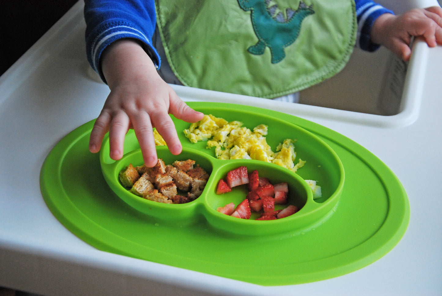 Ezpz Silicone Mini Mat + Utensils Feeding Set