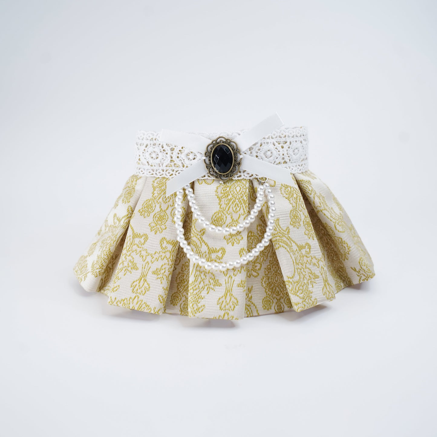 MOMOJI Gwendolen (1-Gilded Vanilla Brocade) | Pet Neckwear