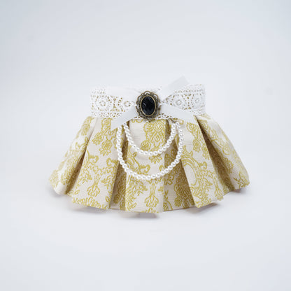 MOMOJI Gwendolen (1-Gilded Vanilla Brocade) | Pet Neckwear